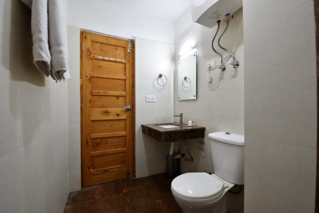 Oyo 13741 Rockwood Bnb Manāli Buitenkant foto
