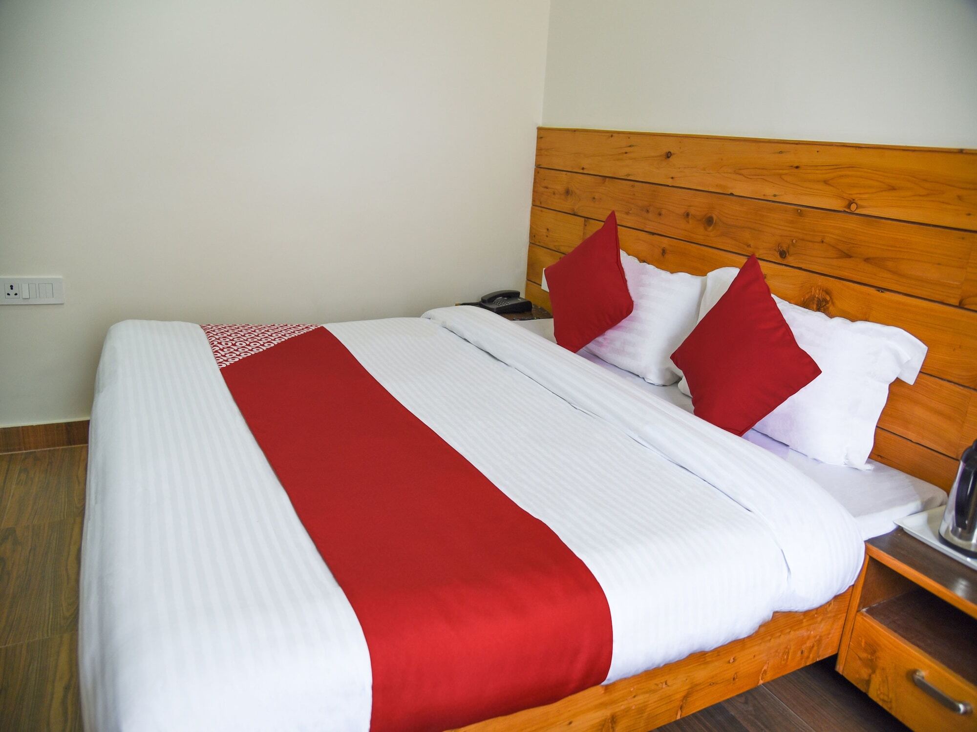 Oyo 13741 Rockwood Bnb Manāli Buitenkant foto